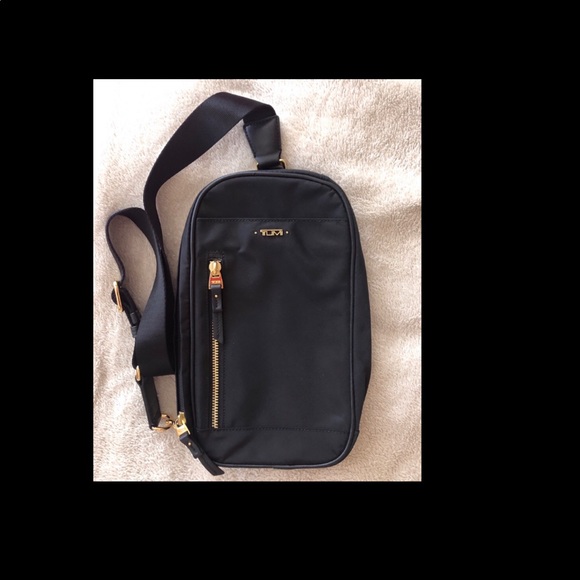 tumi sling bag
